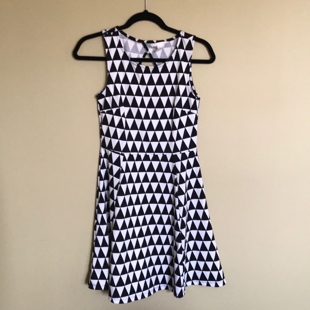 H&M Black And White Dress w/ Triangle Design US S